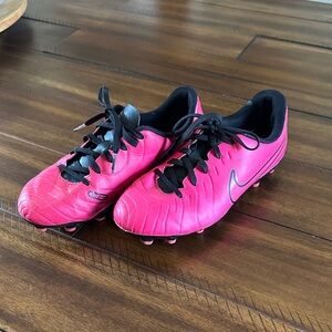 Nike Jr Tiempo Legend 10 Club Kids Pink Soccer Cleats, Size 4.5